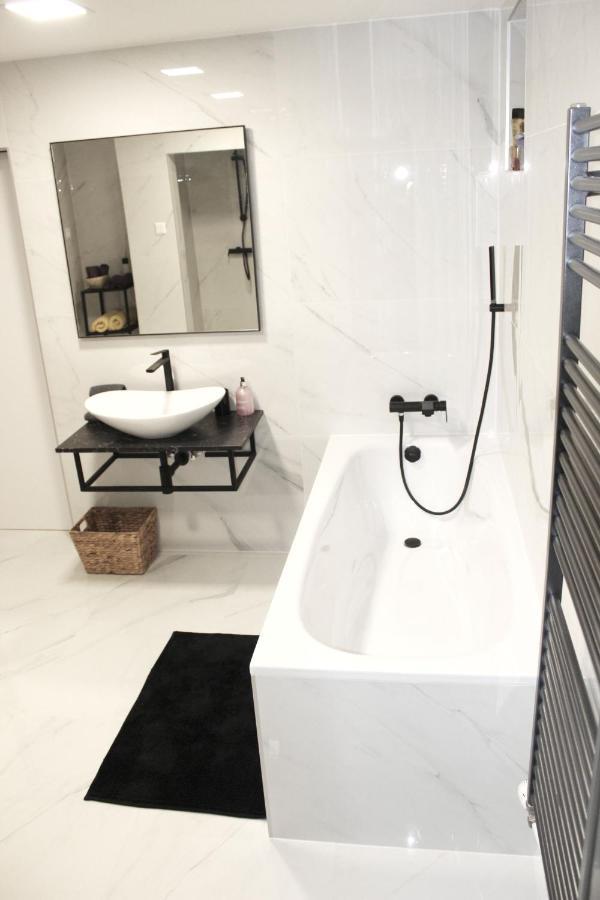 Krasny Priestranny Slnecny Apartman V Centre Mesta Trencin Ngoại thất bức ảnh