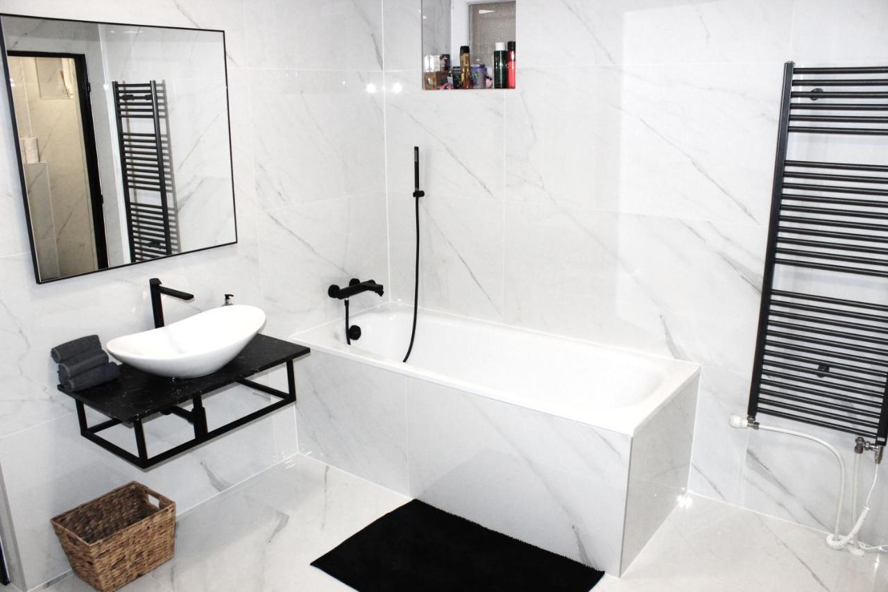 Krasny Priestranny Slnecny Apartman V Centre Mesta Trencin Ngoại thất bức ảnh