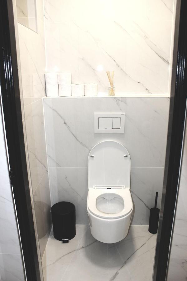 Krasny Priestranny Slnecny Apartman V Centre Mesta Trencin Ngoại thất bức ảnh